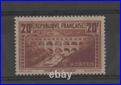FRANCE N°262 SERIE MONUMENTS ET SITES PONT DU GARD  cote 575,00 à 15%