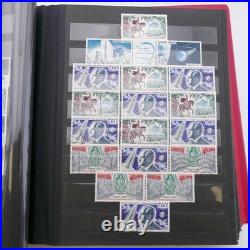Vrac de timbres de France neufs et oblitérés en un carton